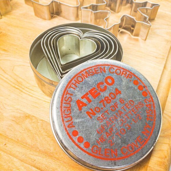 Set of Misc. Stainless Steel Cookie Cutters + Ateco #7804 Graduated Hearts - Picture 8 of 11